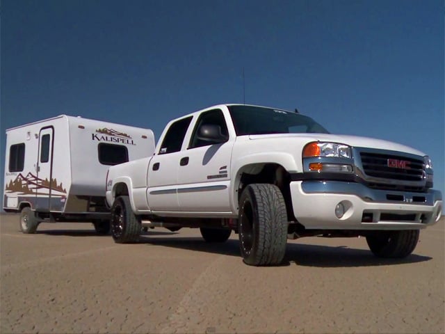 Video: GMC Pickup Sets New Speed Record While Towing
