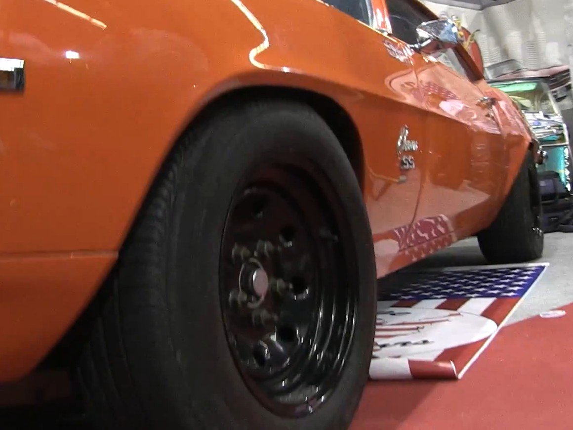 Video: French Car Club Shows Off 1969 Camaro At Paris Car Show
