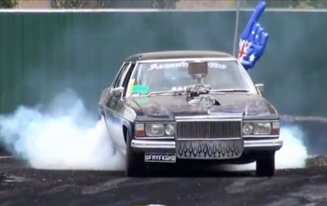 Video: Holden Statesman Burn Down in Kandos During Hot Rod Show
